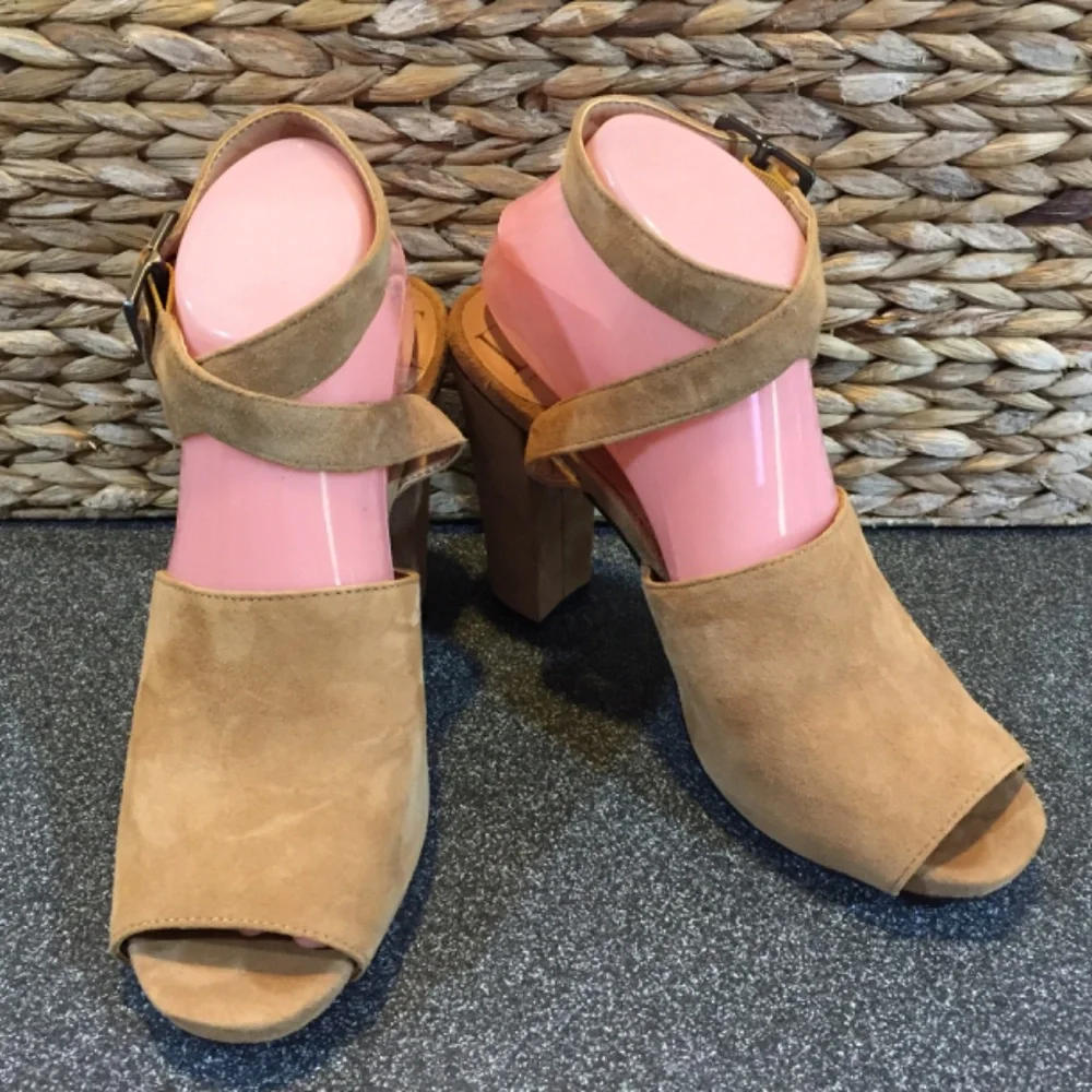 Diane Von Furstenberg Tan Suede Heels